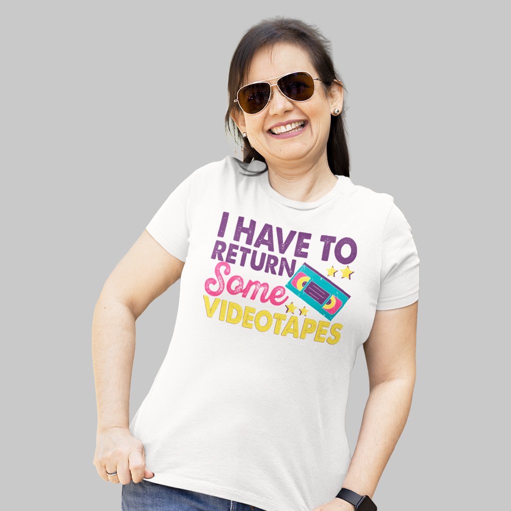 Nome do produto: Camiseta Feminina Return Some Videotapes | Elegância irônica, look de locadora