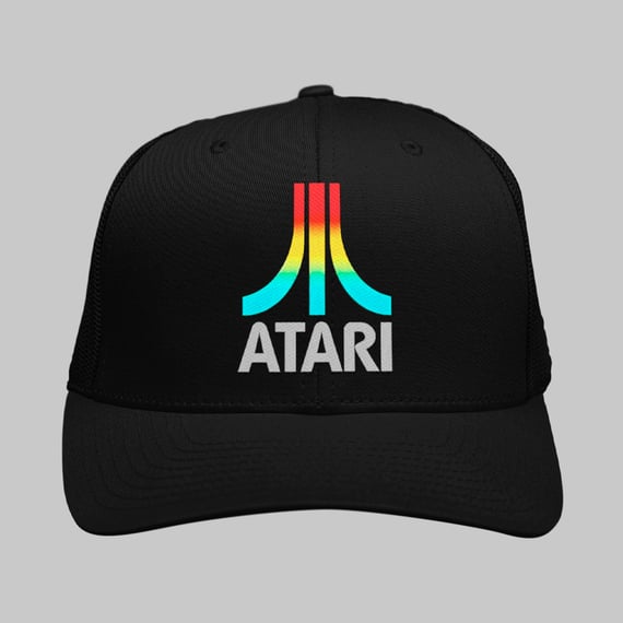 Boné com Tela Atari Logo Colorido | press start no estilo