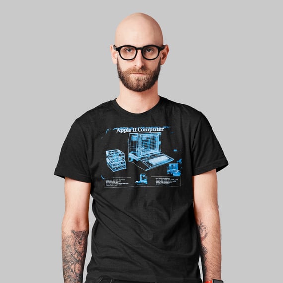 Camiseta Unissex Apple II Retrô Esquemático | O clássico do design tecnológico em sua essência