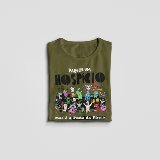 Nome do produto Camiseta Baby Look - Parece um Hospício Mas é a Festa da Firma