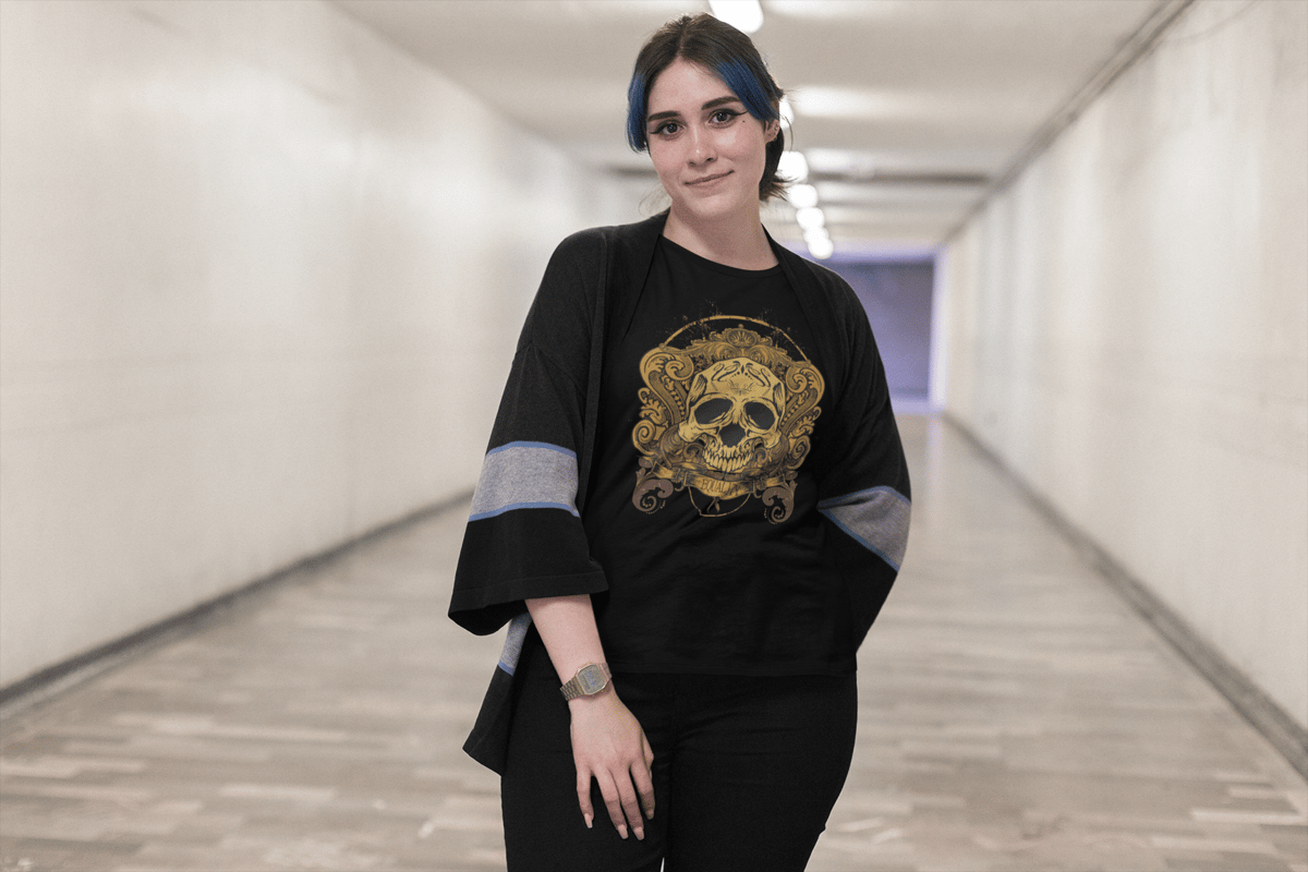 Nome do produto: CAMISETA UNISSEX CAVEIRA DOURADA