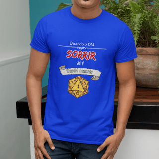 Sorriso do DM - Camiseta Rolagem Crítica