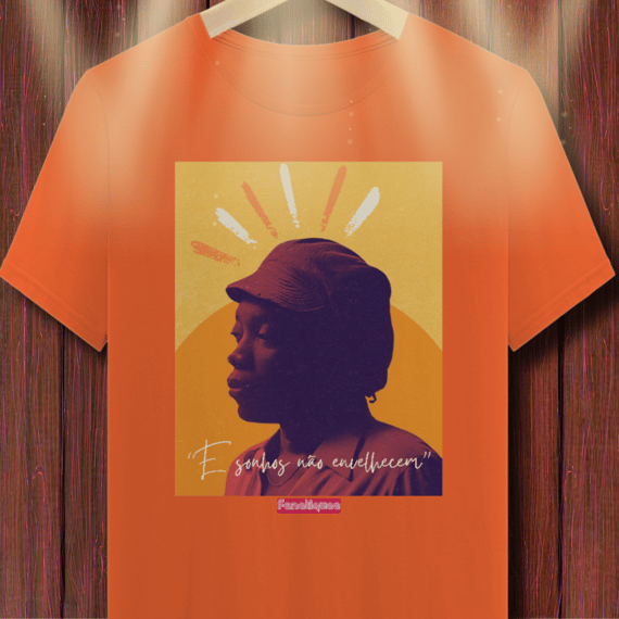 CAMISETA - “E SONHOS NÃO ENVELHECEM”