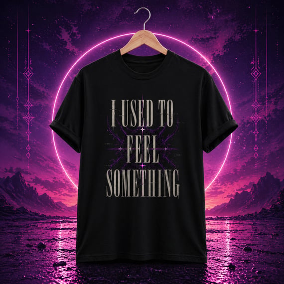 [BÁSICA] CAMISETA “I USED TO FEEL SOMETHING”