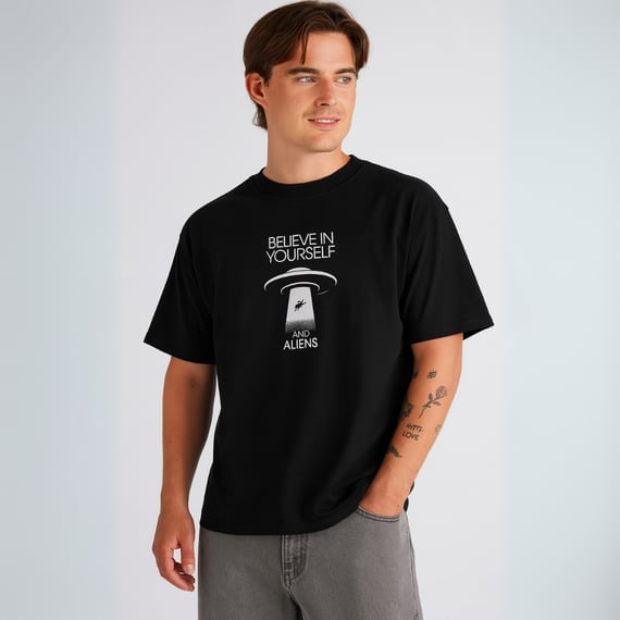 Camisa Believe in Yourself and Aliens