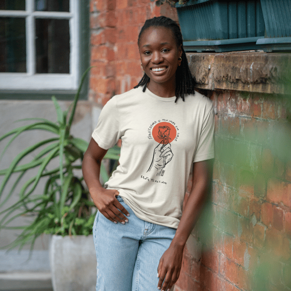 Camiseta Prime Unissex - Transforma o Meu Nada em Amor – Santa Teresinha