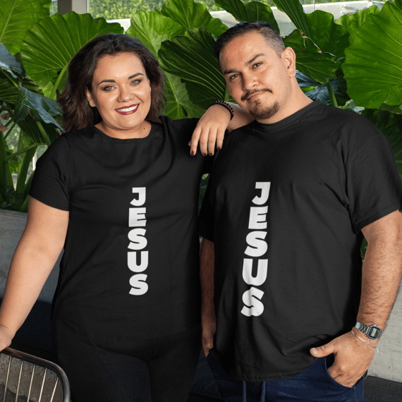 CAMISA PLUS SIZE JESUS NA VERTICAL BRANCA ( varias cores )