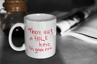 Nome do produto Caneca There Was a Hole Here 325ml