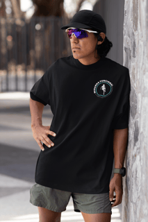 Nome do produto [Oversized] Camiseta Miranda Funcional (Estampa: Frente e Costas - Cores Preto, Verde Musgo, Marrom e Vinho)