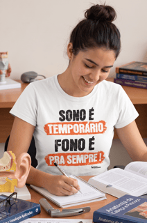 Nome do produto Camiseta FONO > SONO - Unissex - Cores Claras