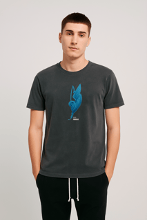 Nome do produto CAMISETA REGULAR PINNAVUE LOGO LINHAS ESTONADA