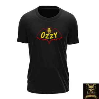 Ozzy Osbourne: Asas do Caos – Camiseta Iconográfica com Estilo Gótico e Sangrento