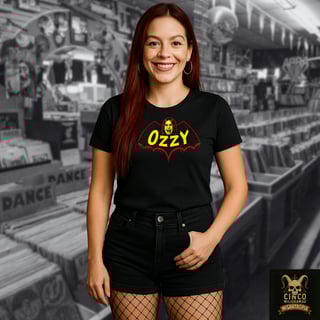 Nome do produto Ozzy Osbourne: Asas do Caos – Camiseta Iconográfica com Estilo Gótico e Sangrento