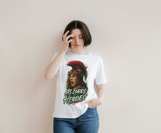 Nome do produto Camisa Unissex As Cores que Herdei Guerreira Hat-Trickolor | Fluminense