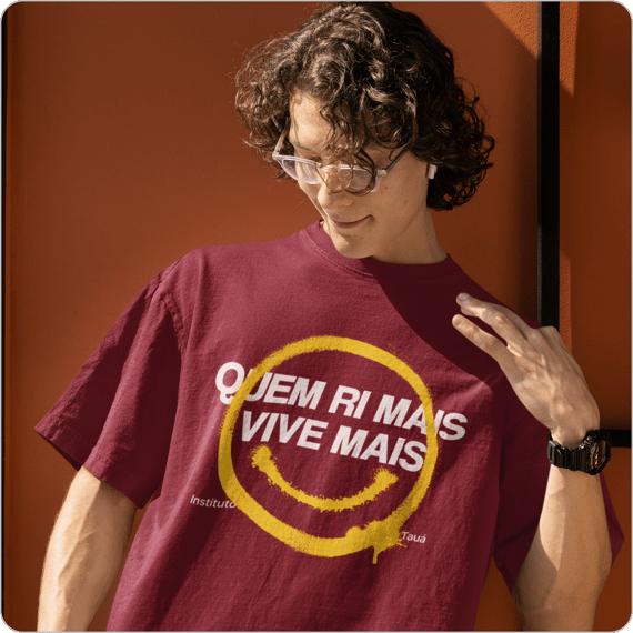 Camiseta Unissex Oversized –  Quem Rir Mais Vive Mais 