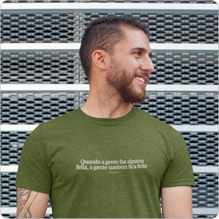 Nome do produto Camiseta Masculina Quality –  Quando a Gente Faz Alguem Feliz, a Gente Também Fica Feliz 