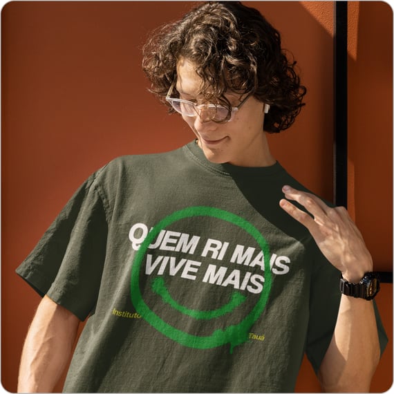 Camiseta Unissex Oversized –  Quem Rir Mais Vive Mais 