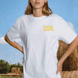 Camiseta Baby Long Gato Chapéu de Palha: A Aventura Felina Começa!