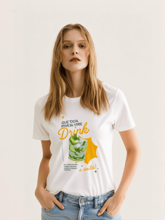 Nome do produtoT-shirt Virou Drink – Camiseta Criativa com Estampa Irônica e Alternativa