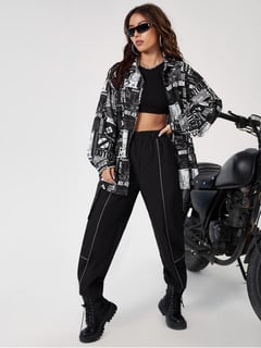 Nome do produto SHEIN EZwear Camiseta com Estampa de Arte Pop e Ombro Caído