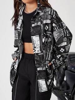 SHEIN EZwear Camiseta com Estampa de Arte Pop e Ombro Caído