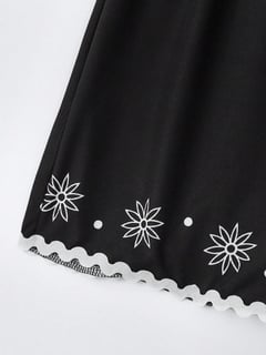 Nome do produto Novo Conjunto de Moda Casual Elegante de Primavera/Verão para Férias e Praia, Top de Manga Curta com Babados e Estampa Floral, Regata Cropped e Shorts de Perna Reta em 2 Peças para Mulheres