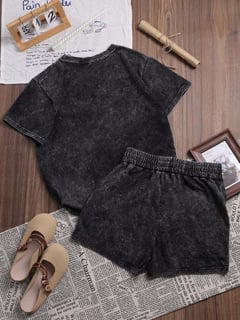Nome do produto Conjunto de Camiseta e Shorts de Estilo Punk Preto Slim Fit de Manga Curta e Gola Careca, Lavado, Estampa Personalizada 
