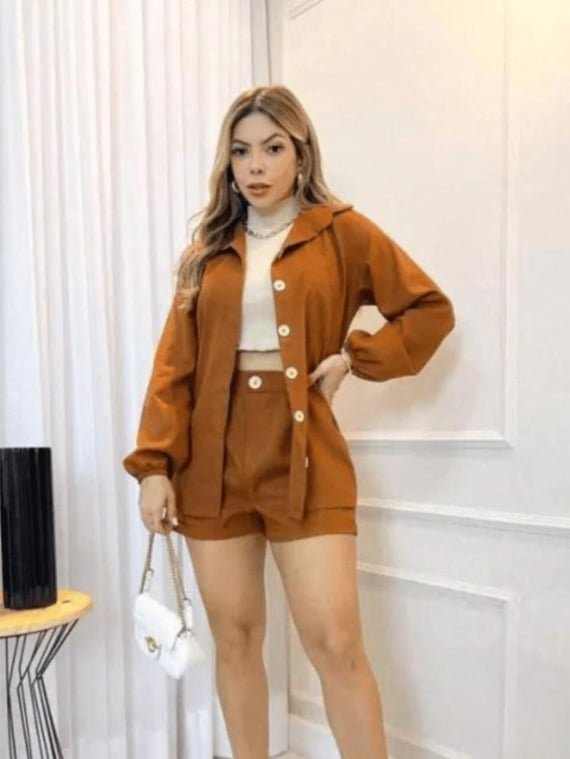 Conjunto Feminino Shorts e Camisa manga Longa com botão em linho
