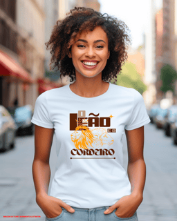 T-Shirt Feminina - O leão e o Cordeiro
