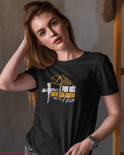 T-Shirt Feminina - Se Deus é por nós