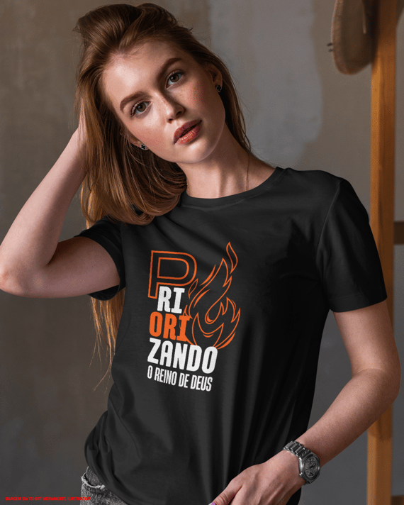 T-Shirt Feminina - Priorizando o reino de Deus