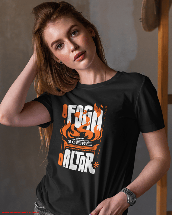 T-Shirt Feminina - Fogo no Altar