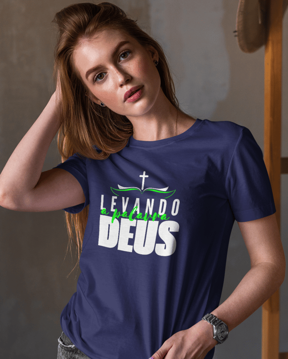 T-Shirt Feminina - Levando a palavra de Deus