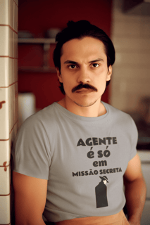 Nome do produto Camiseta masculina com dica de português: Agente é só em missão secreta