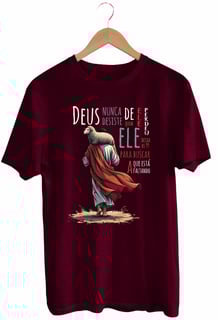 Nome do produto Camiseta Deus nunca desiste de Você