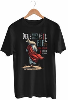 Nome do produto Camiseta Deus nunca desiste de Você