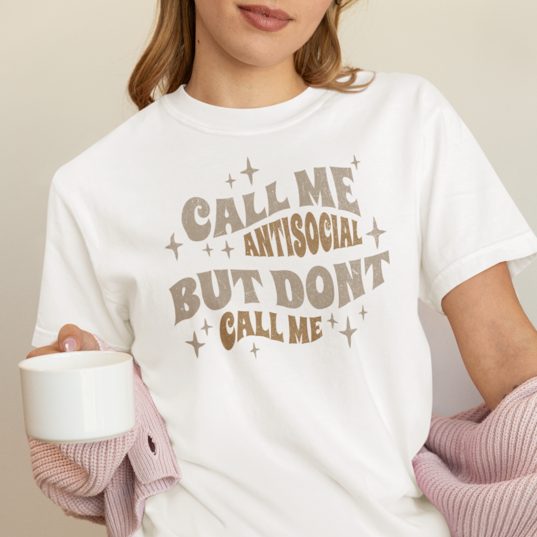 Nome do produto: • Camiseta - Call me antisocial, but don\'t call me •