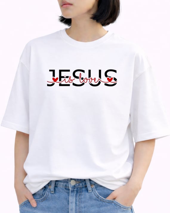 Camiseta Oversized Jesus Is Love
