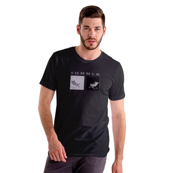 CAMISETA CADEIRAS EM P&b